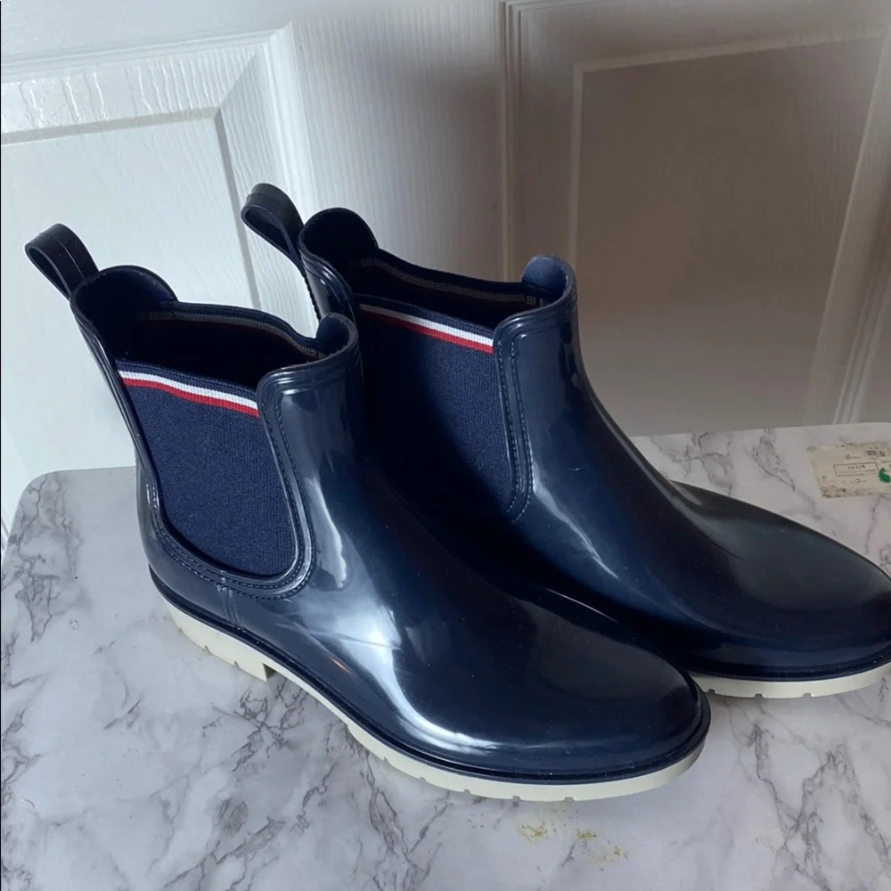 Tommy Hilfiger Blue and White Rain  Chelsea Boots Size 9 Nautical